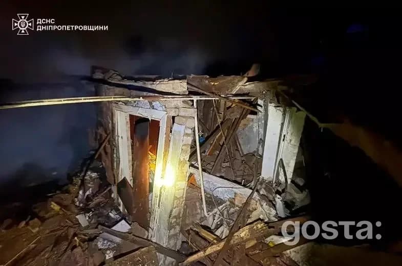 Зруйнована будівля внаслідок обстрілів, відновлення інфраструктури в Україні після атак, 01.02.2026.