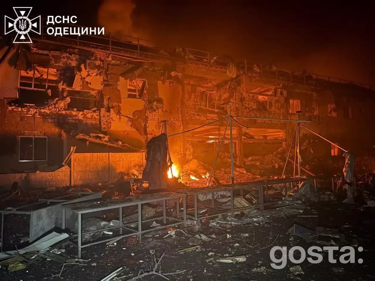 Обстріли в Україні: пошкоджена будівля в Одесі, робота рятувальників після нічної атаки дронів та ракет, 12.02.2026.