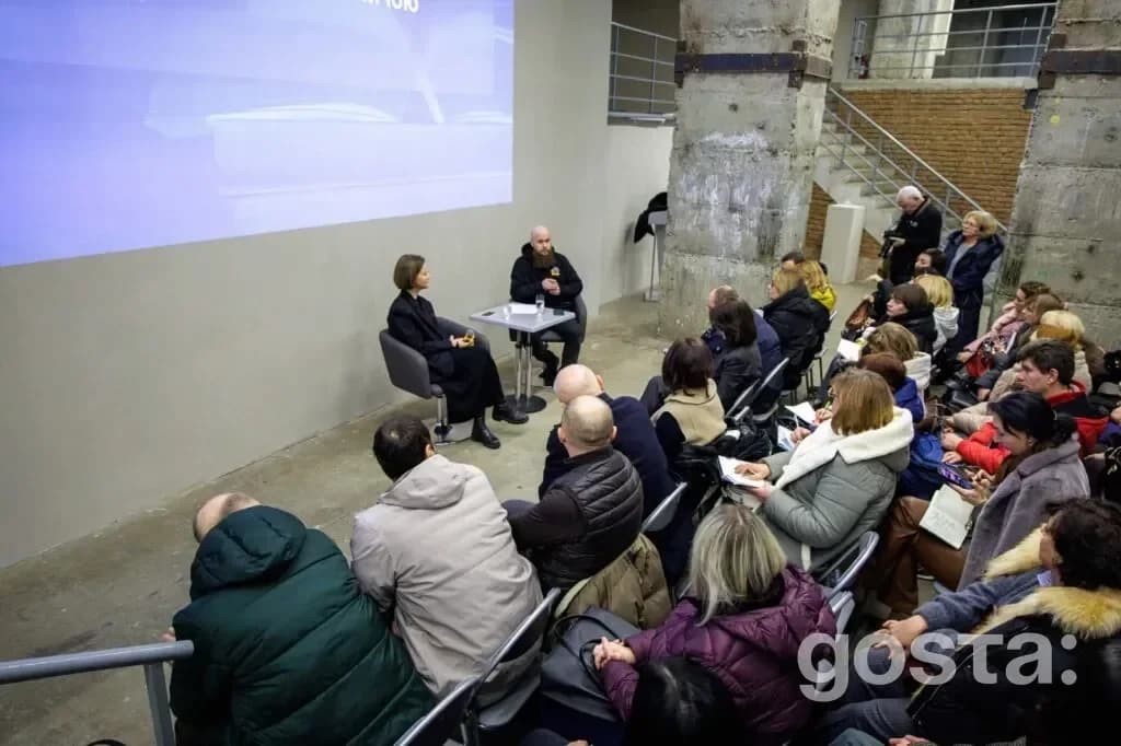 Заступниця Міністра культури України обговорює культурні ініціативи під час візиту до Харкова, січень 2023 року.