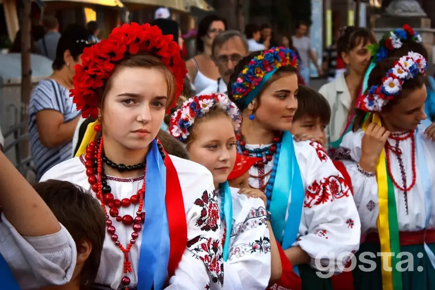 Україна квітне вишиванками - День вишиванки в Україні 2024