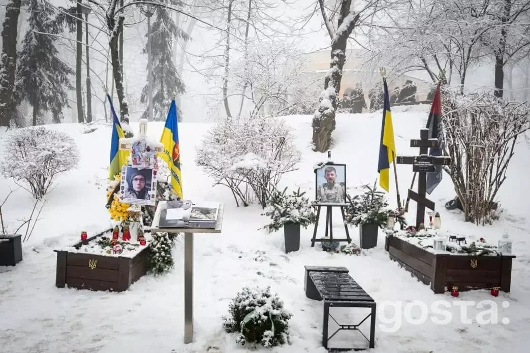 Президент України вшановує пам'ять Героїв Крут, покладання квітів на Аскольдовій могилі, Київ, зима 2026 року.