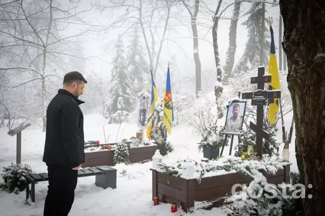 Президент України вшановує пам'ять Героїв Крут на Аскольдовій могилі в Києві, 29 січня 2026 року.