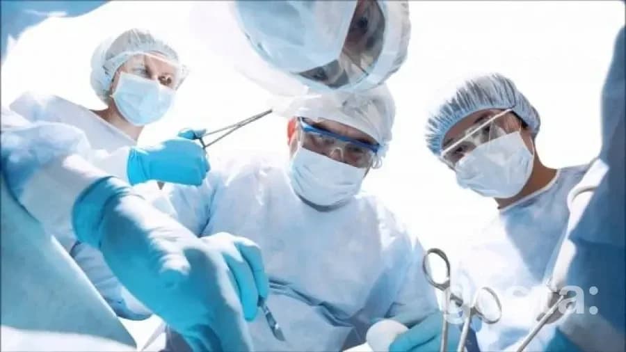 Тайські лікарі успішно видалили 8-кілограмову кісту під час складної операції