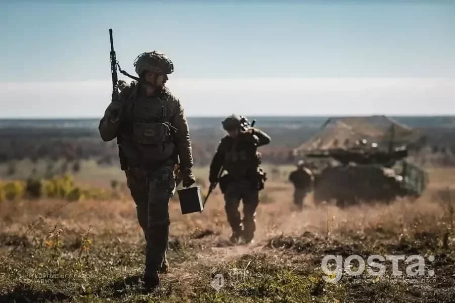 Alt text: "Національна гвардія України: бійці піхоти під час навчань, демонструють стійкість та готовність до оборони.