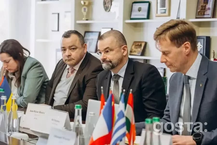 alt text: Зустріч представників КМЄС, Національної гвардії України та Національної жандармерії Франції для покращення сп