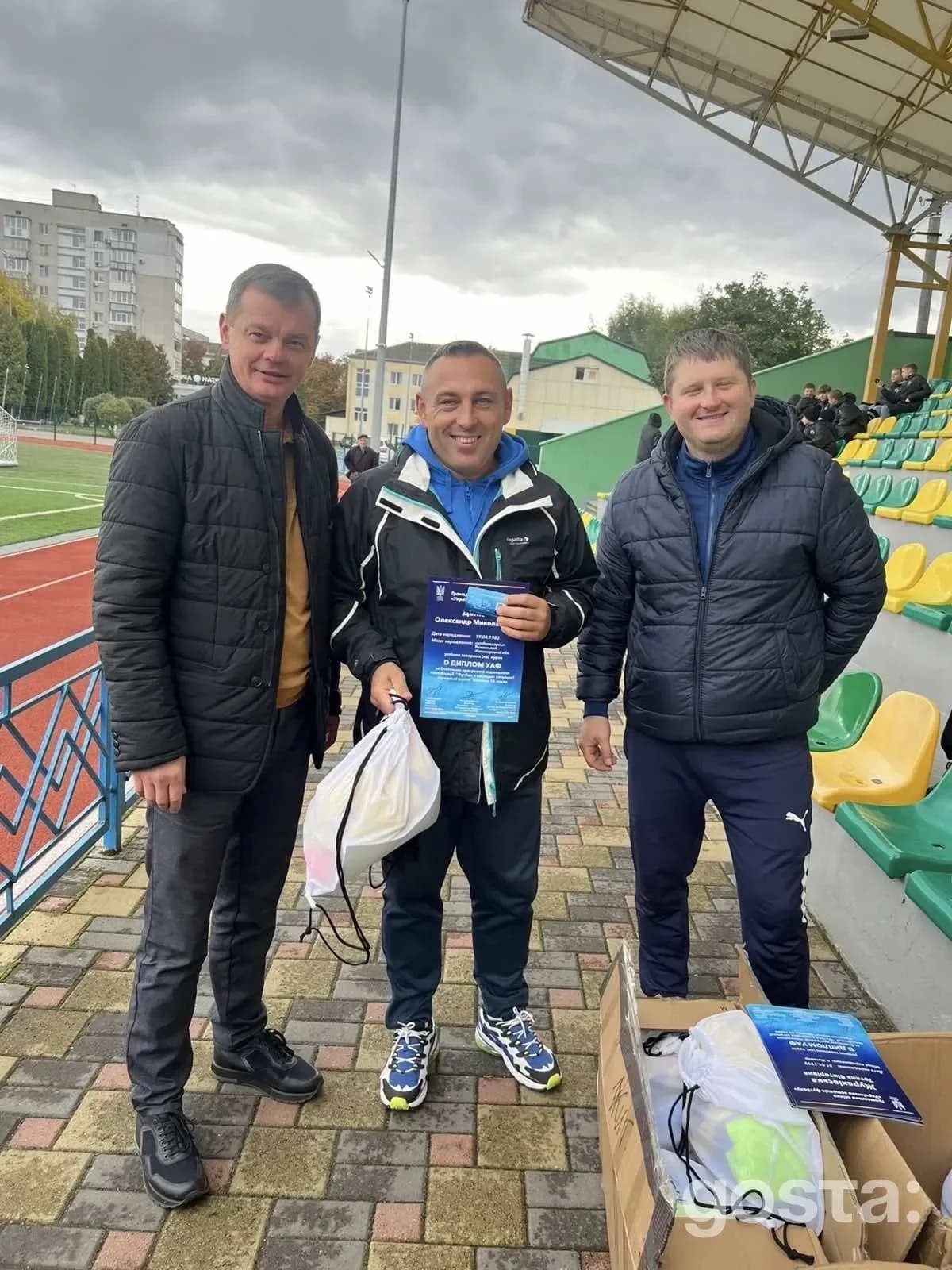 Житомирські вчителі фізкультури на курсах УАФ: вручення D-дипломів і спортивного інвентарю на стадіоні