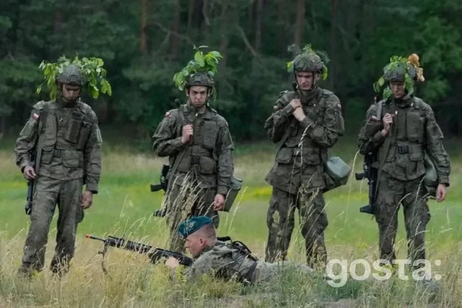 Польща оголошує масову мобілізацію: повістки отримають чоловіки та жінки