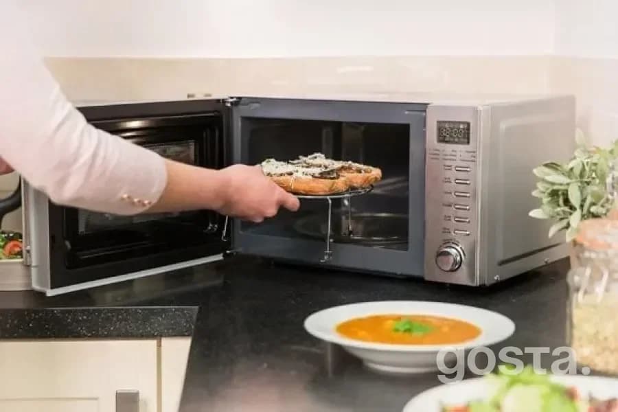 Чому деякі продукти стають токсичними після розігрівання