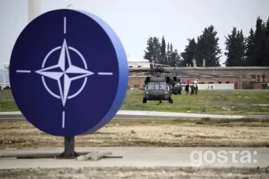 Шведський прем’єр забув секретні документи про НАТО в аеропорту