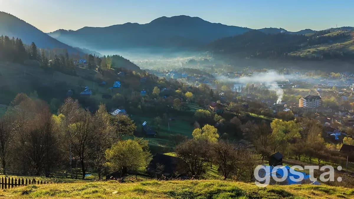 Відкрийте для себе чарівні пейзажі осені в Україні. Карпати, Львів, Кам'янець-Подільський, Умань, Чернівці та Одеса чека
