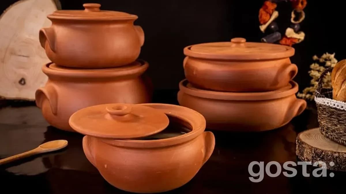 Страви у горщиках томляться під щільно закритою кришкою