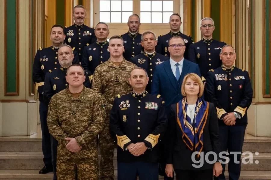 Групове фото командування Національної гвардії України з Олександром Півненком у військовій формі.