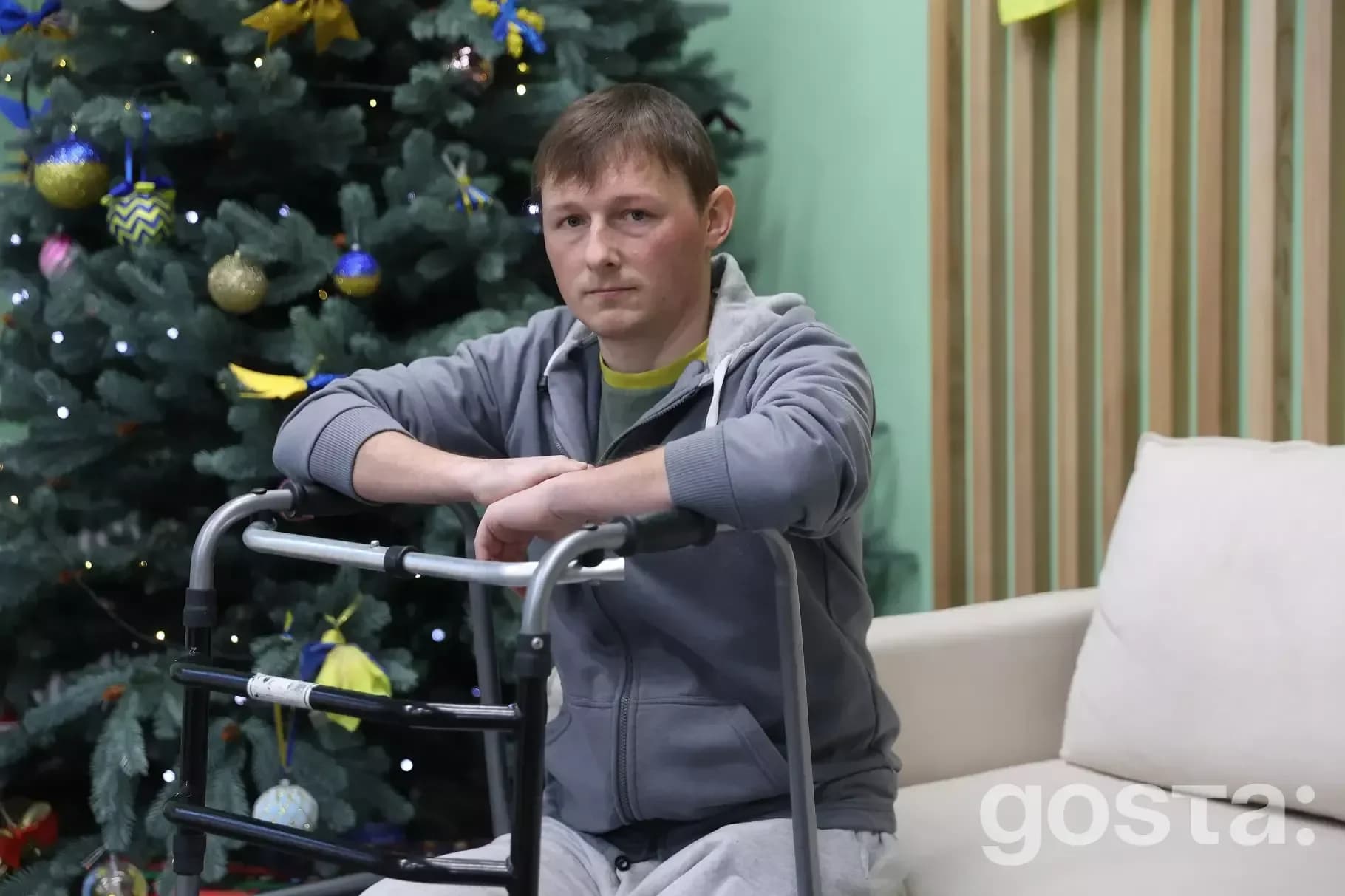 Солдат батальйону "Спартан" Володимир Мусінзов на реабілітації, відзначаючи новорічний настрій з метою відновлення.