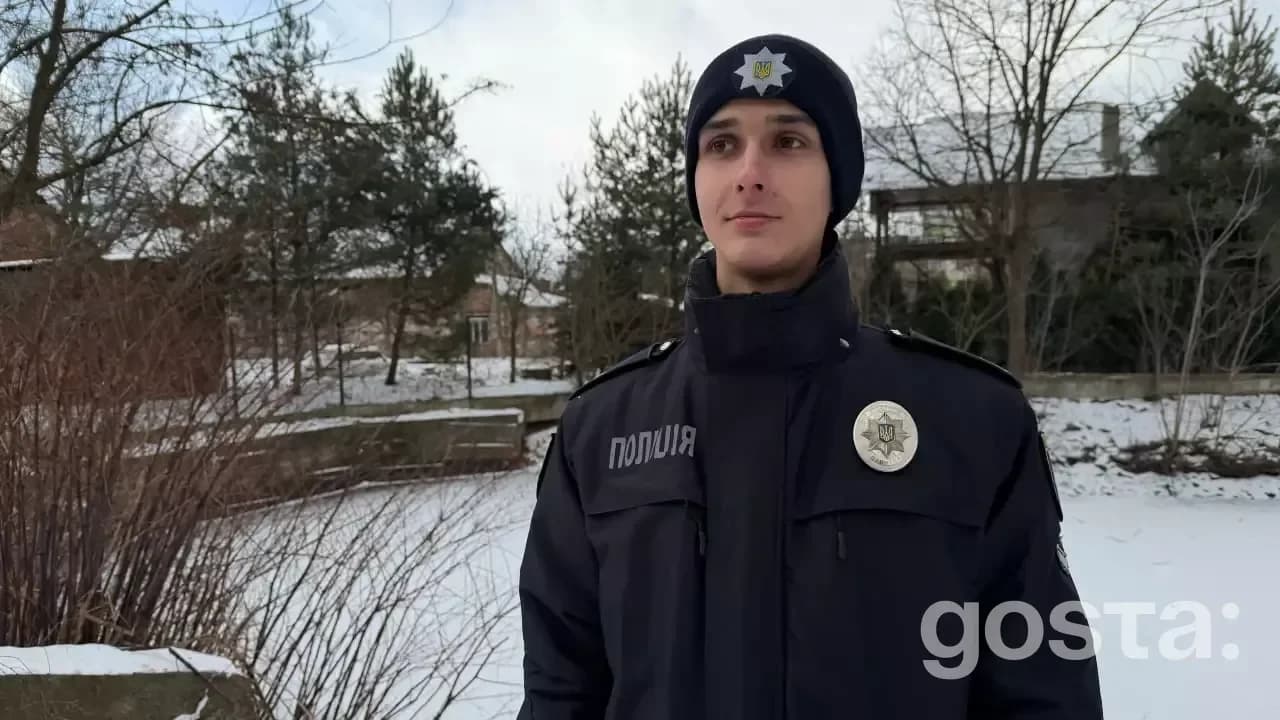 Курсант МВС Роман Пліхтяк рятує дітей, що провалилися під кригу у Коломиї. Героїзм та відвага в екстремальних умовах.
