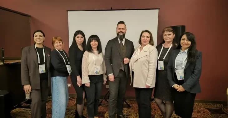 Тетяна Башкатова з колегами на тренінгу з імунопрофілактики у Києві, обговорюють зміни до Національного календаря щеплен