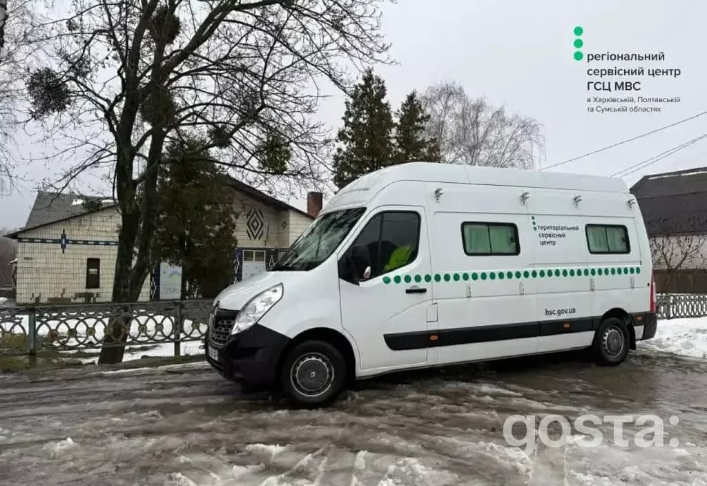 Мобільний сервісний центр МВС надає допомогу постраждалим у Києві після обстрілів. Оперативна допомога громадянам.