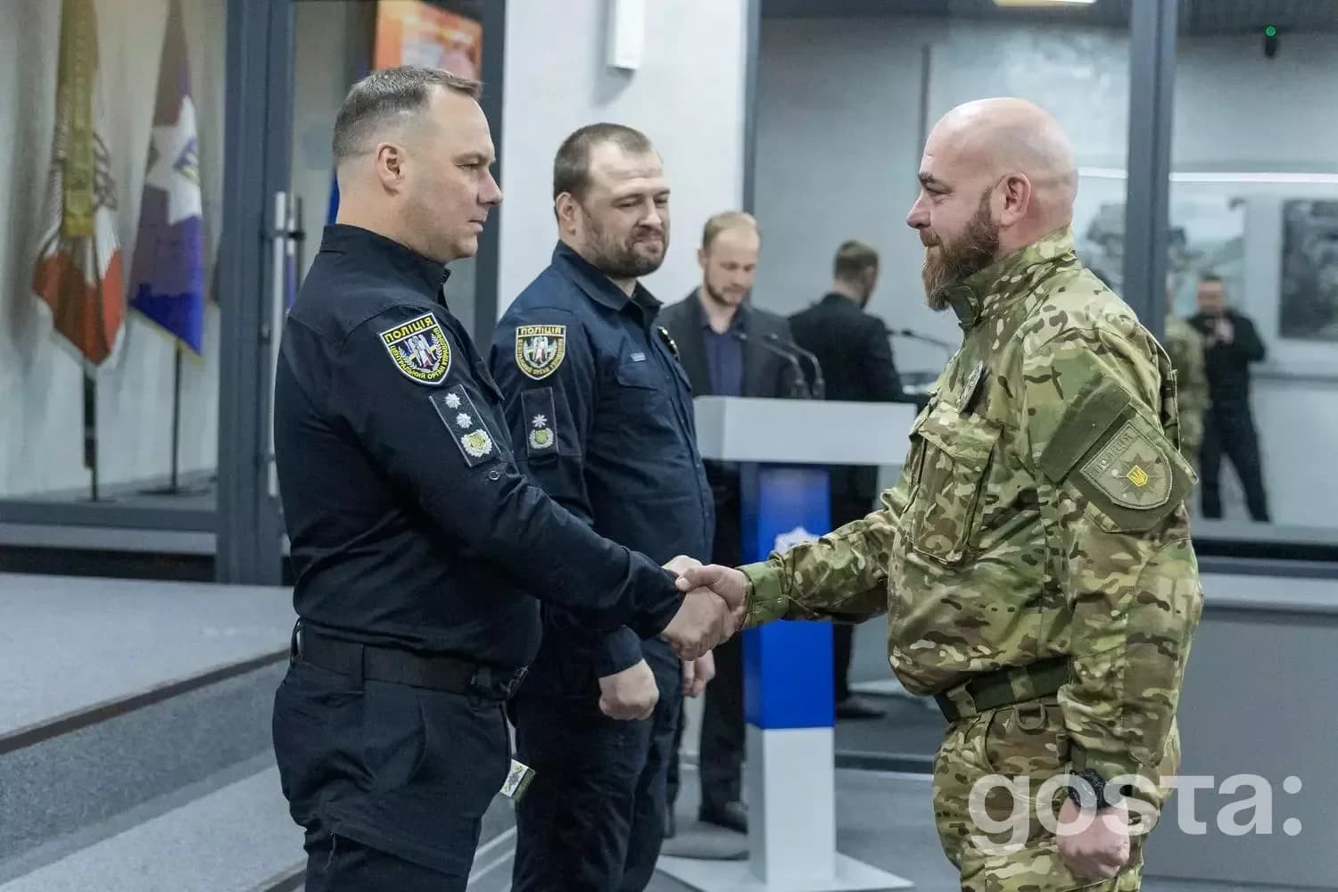 Міністр та голова НПУ нагороджують бійців бригади «Лють» з нагоди третьої річниці підрозділу.