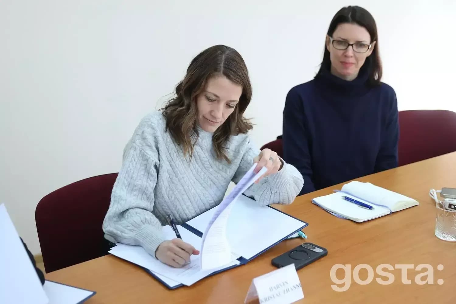 На зображенні представники підписують Меморандум про співпрацю у сфері відомчої медицини між Україною і США.