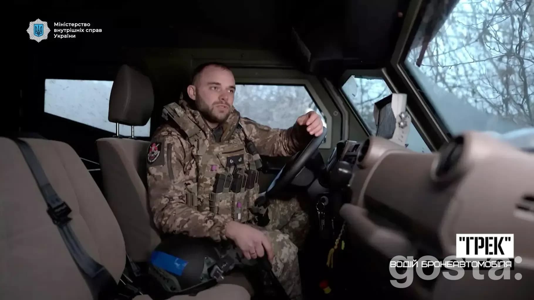 Бійці у військовому авто під час евакуації в сірій зоні, Державна прикордонна служба України.
