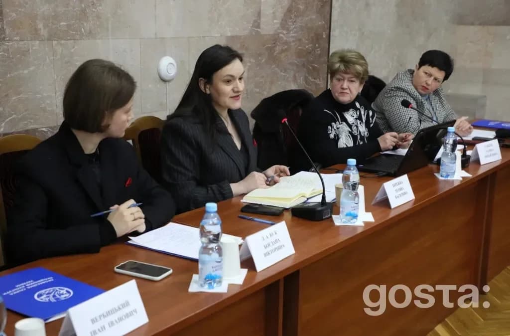 На зустрічі Мінкульту обговорюють культурні реформи з профспілками, присутні представники різних галузей.