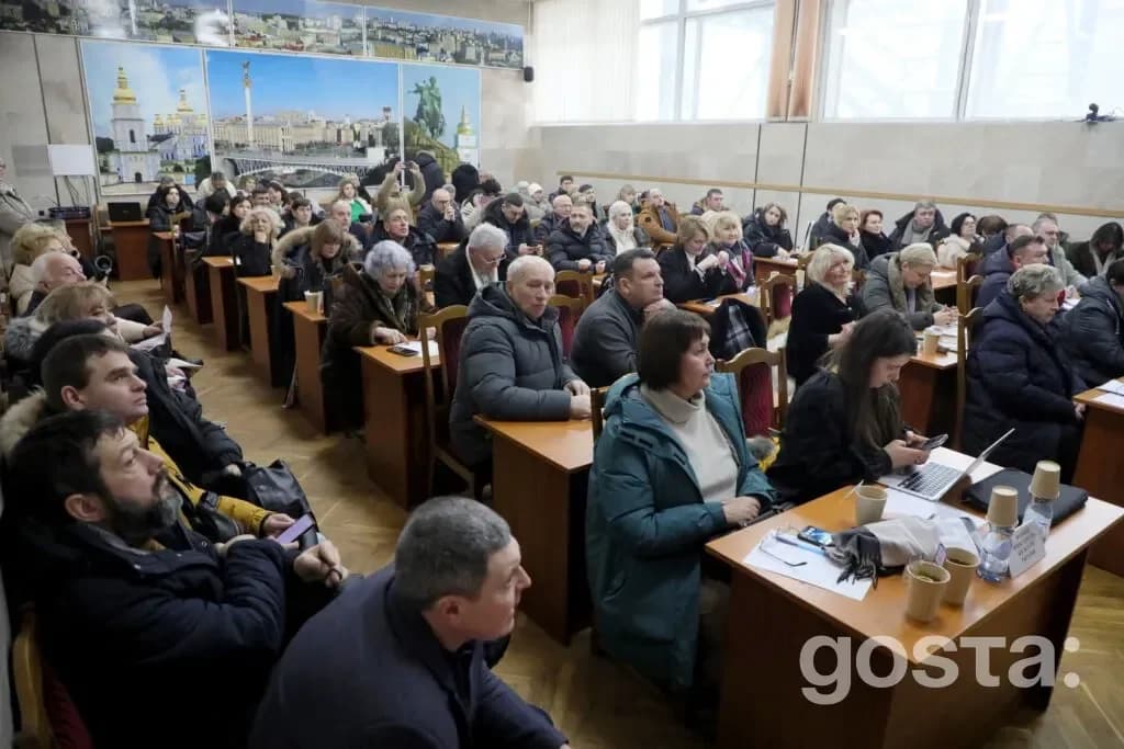 Учасники зустрічі Мінкульту та профспілок обговорюють реформи в культурі; фокус на оплаті праці, кадровій нестачі та фін