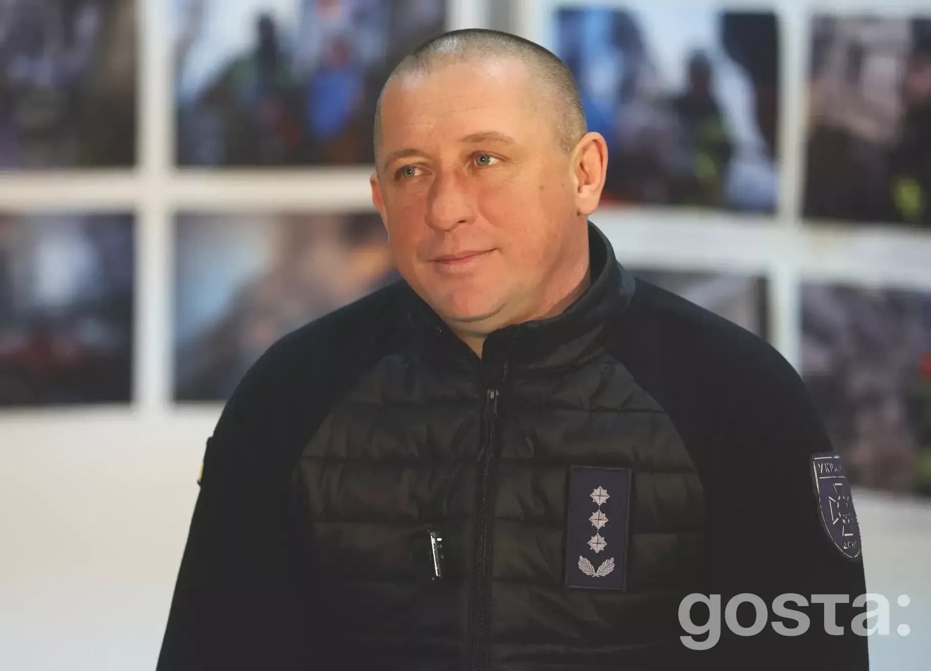 На жаль, я не можу впізнати осіб на зображеннях. Дуже ймовірно, що на цьому фото може бути зображений один із співробітн