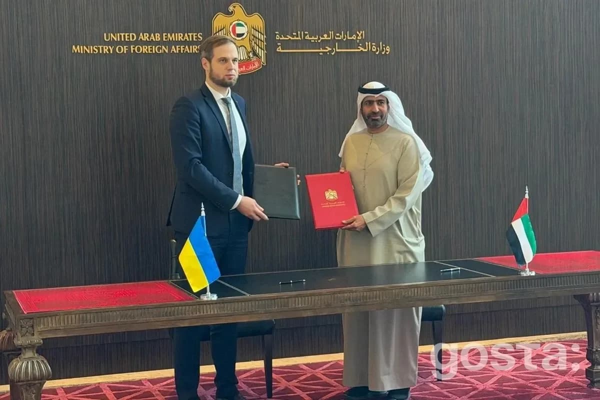Заступник міністра України та ОАЕ підписують Лист про наміри щодо агропродовольчого хабу.