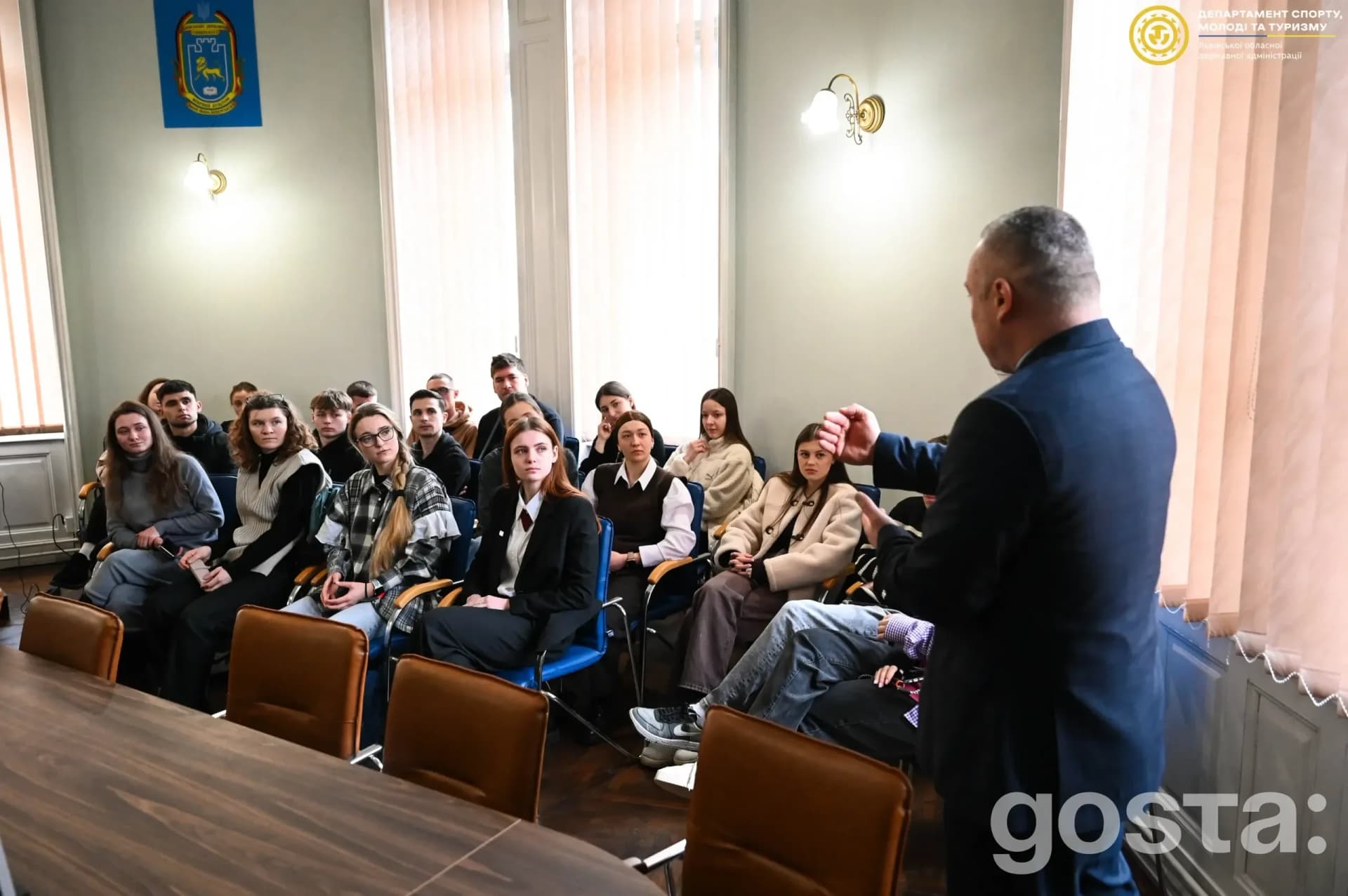 Зустріч у Львівській ОВА: обговорення проєкту «Пліч-о-пліч. Всеукраїнські шкільні ліги» з акцентом на шахові змагання.