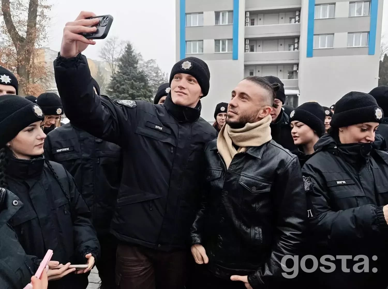Музиканти «Антитіла» спілкуються з ліцеїстами МВС в Івано-Франківську, популяризують патріотичні цінності.