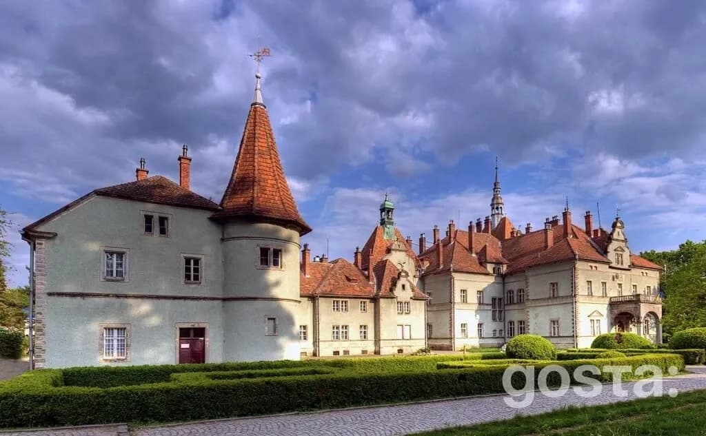 Замок Палац Шенборнів у селі Карпати, Закарпаття, в Державному реєстрі нерухомих пам’яток України.
