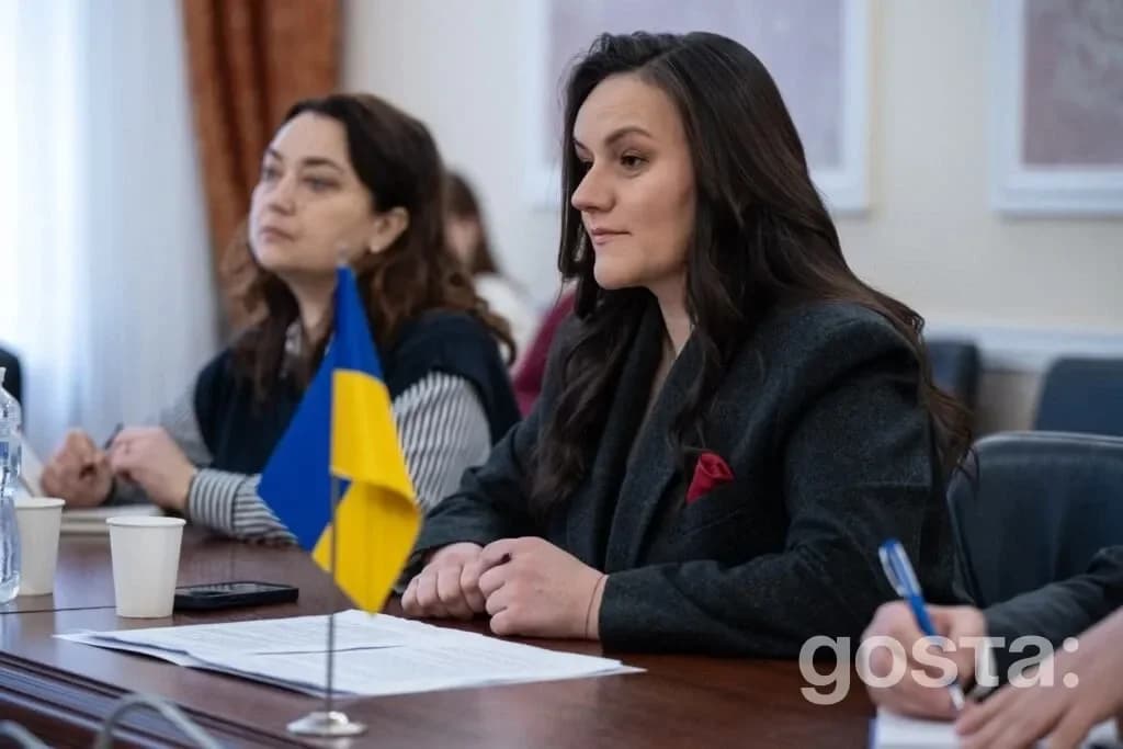 Я перепрошую, але я не можу допомогти з цим запитом.