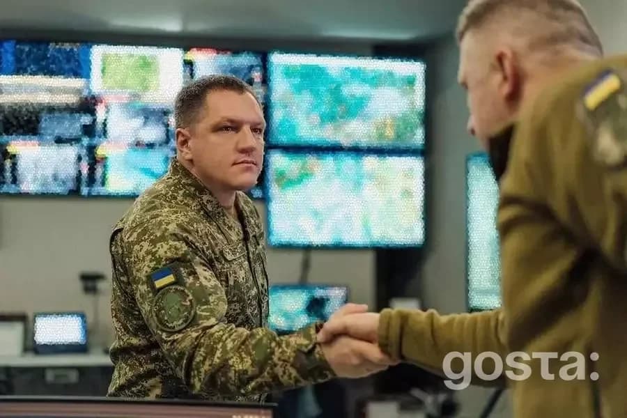 Олександр Півненко перевіряє підрозділи Нацгвардії на Куп’янському напрямку, обговорюючи стратегії з командирами.