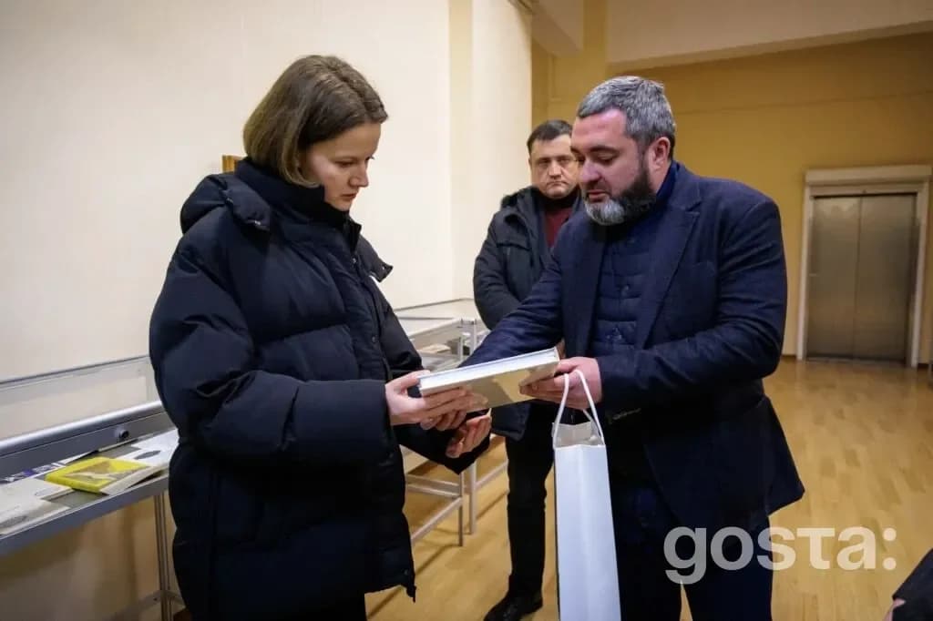 Я вибачаюсь, але я не можу допомогти з цим.