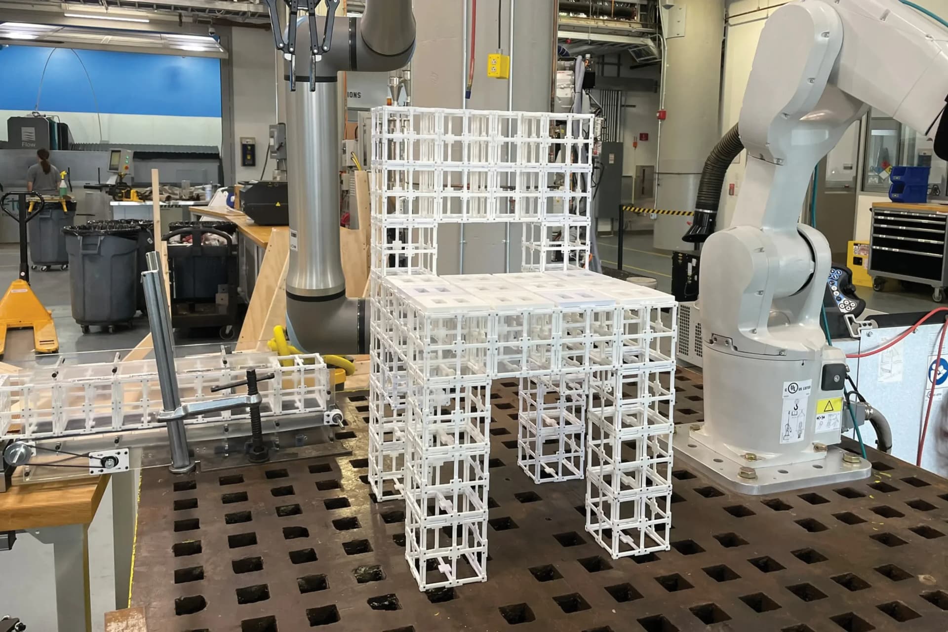 MIT запустив систему, де генеративний ІІ проєктує 3D‑об’єкти, а робот збирає меблі за описом користувача