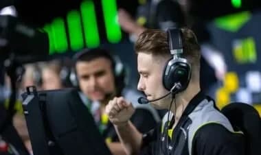 Гравець NAVI за ПК під час матчу з Imperial на Thunderpick World Championship 2025, груповий етап CS2