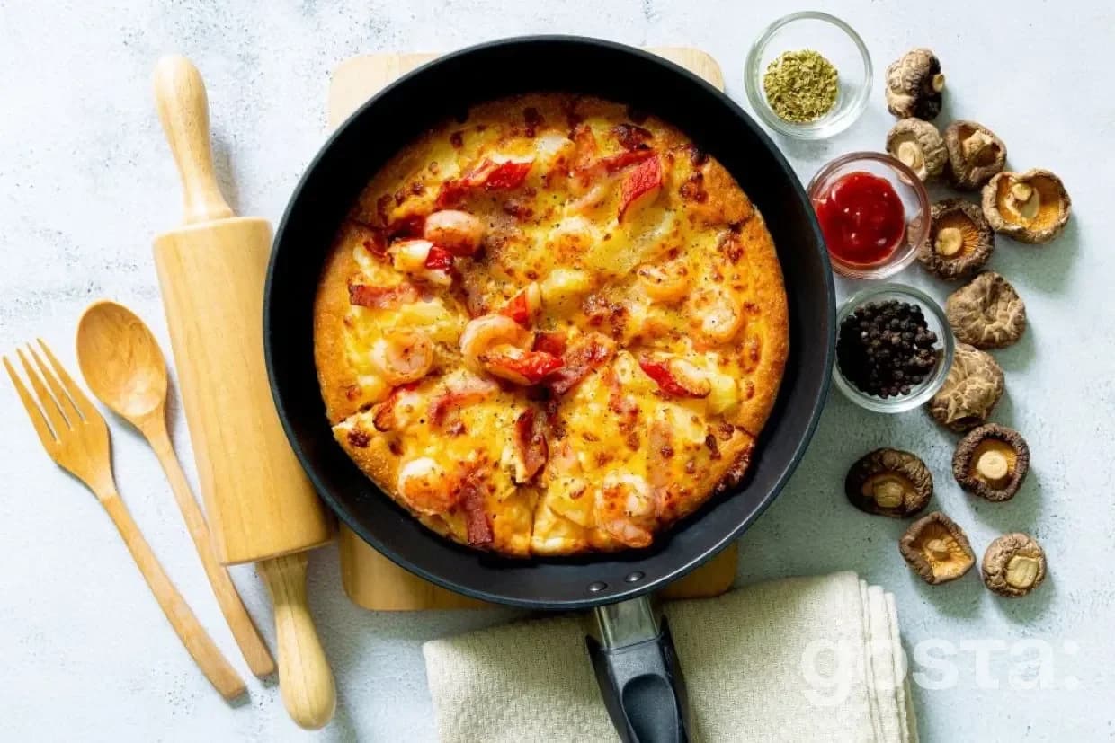 Skillet pizza in 5 minutes