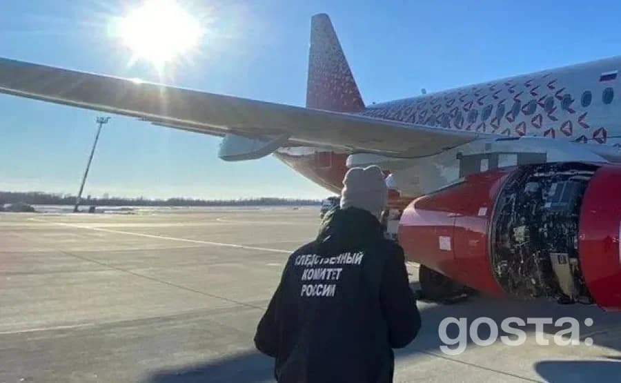 SSJ100 екстрено сів у Хабаровську: у «Суперджета» відлетіла обшивка двигуна – що відомо про рейс Владивосток–Благовіщенс