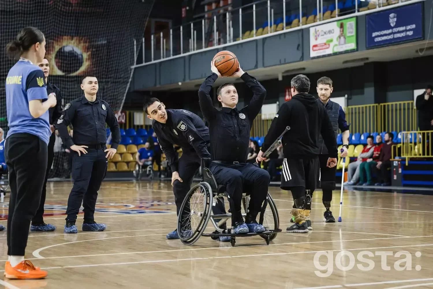 Презентація команди адаптивного баскетболу «Veterans’ Bask» у Дніпрі, підтримка ветеранів та їх реабілітації.
