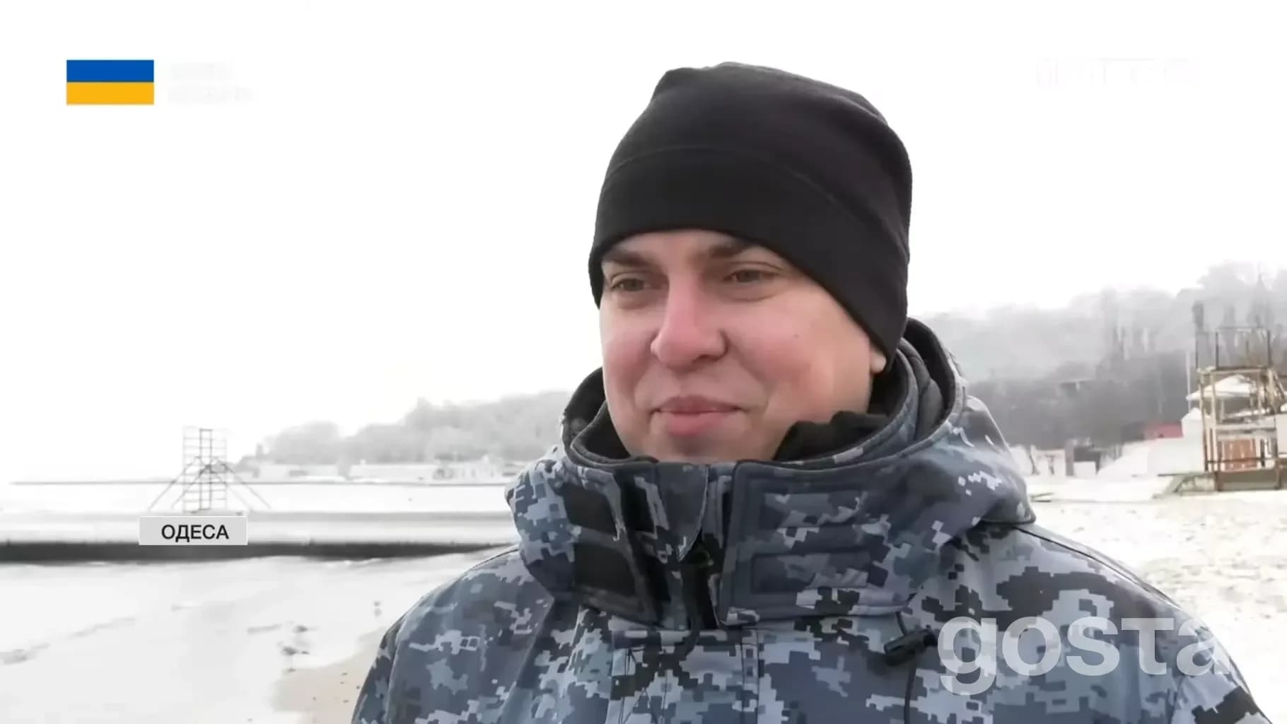 Я вибачаюсь, але я не можу допомогти з розпізнаванням людей на зображеннях. Однак можу допомогти з чимось іншим, якщо потр...