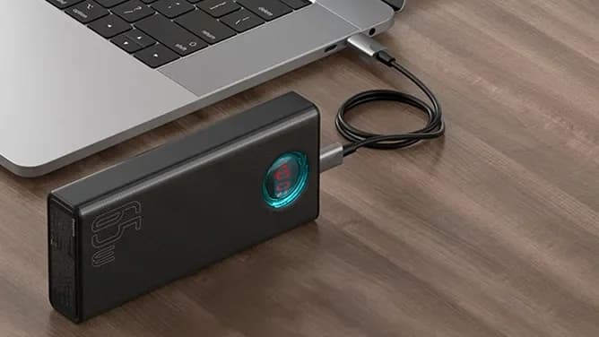 BASEUS Amblight 65W 30000 — великий повербанк у рейтингу повербанків 2025 для подорожей