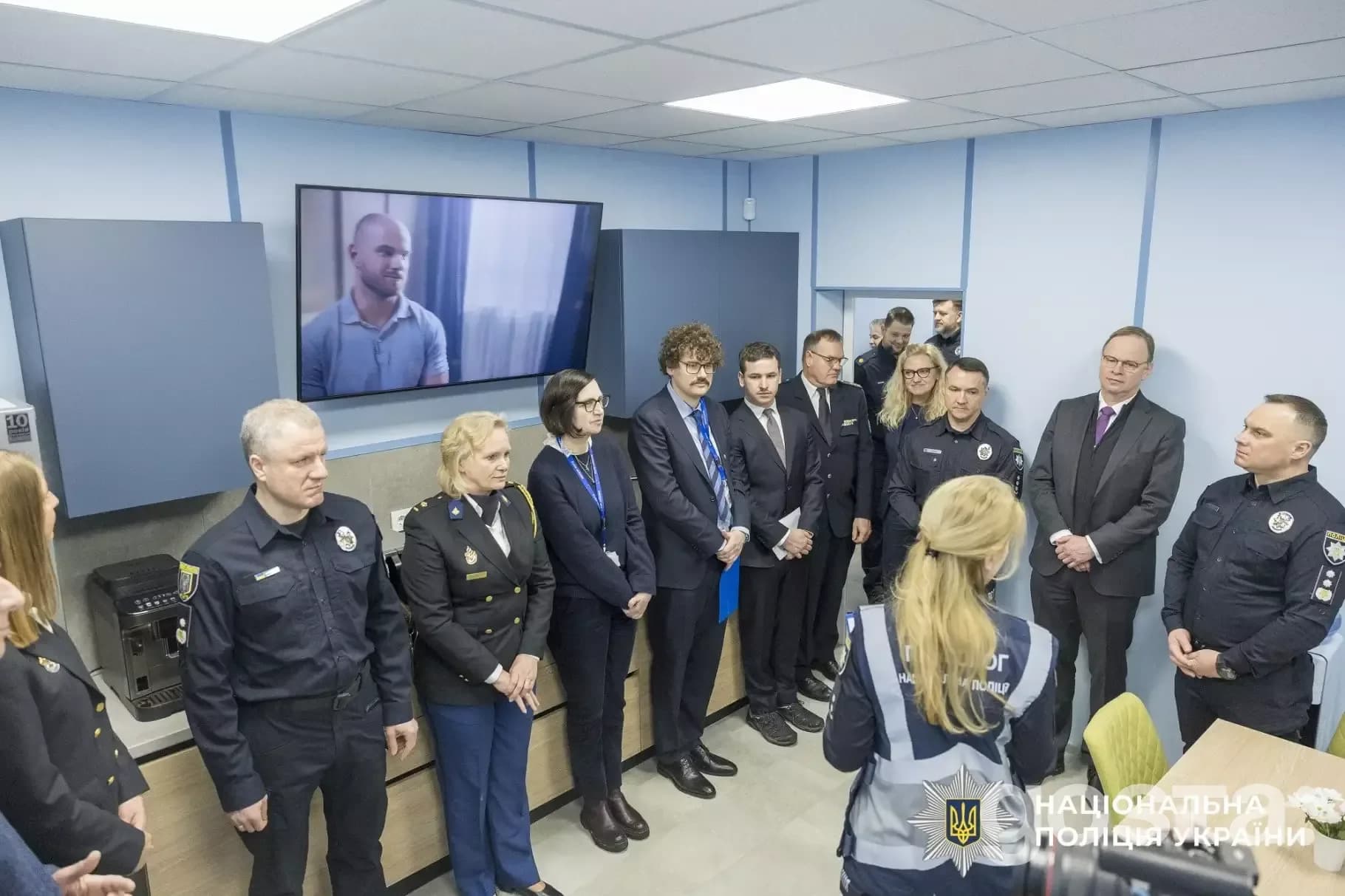 На фото відкриття Центру психологічної підтримки для поліцейських і ветеранів у Києві, ініційованого КМЄС.