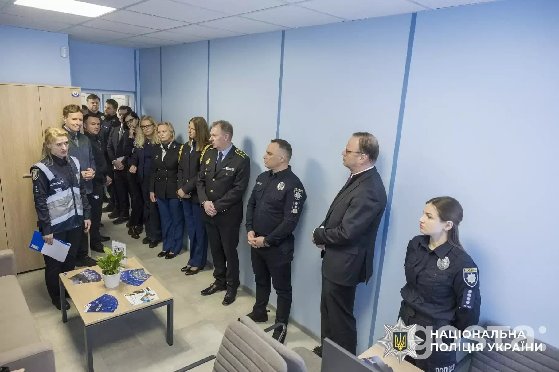 Учасники відкриття центру психологічної підтримки для поліцейських у Києві проєкту «Блакитне небо для України».